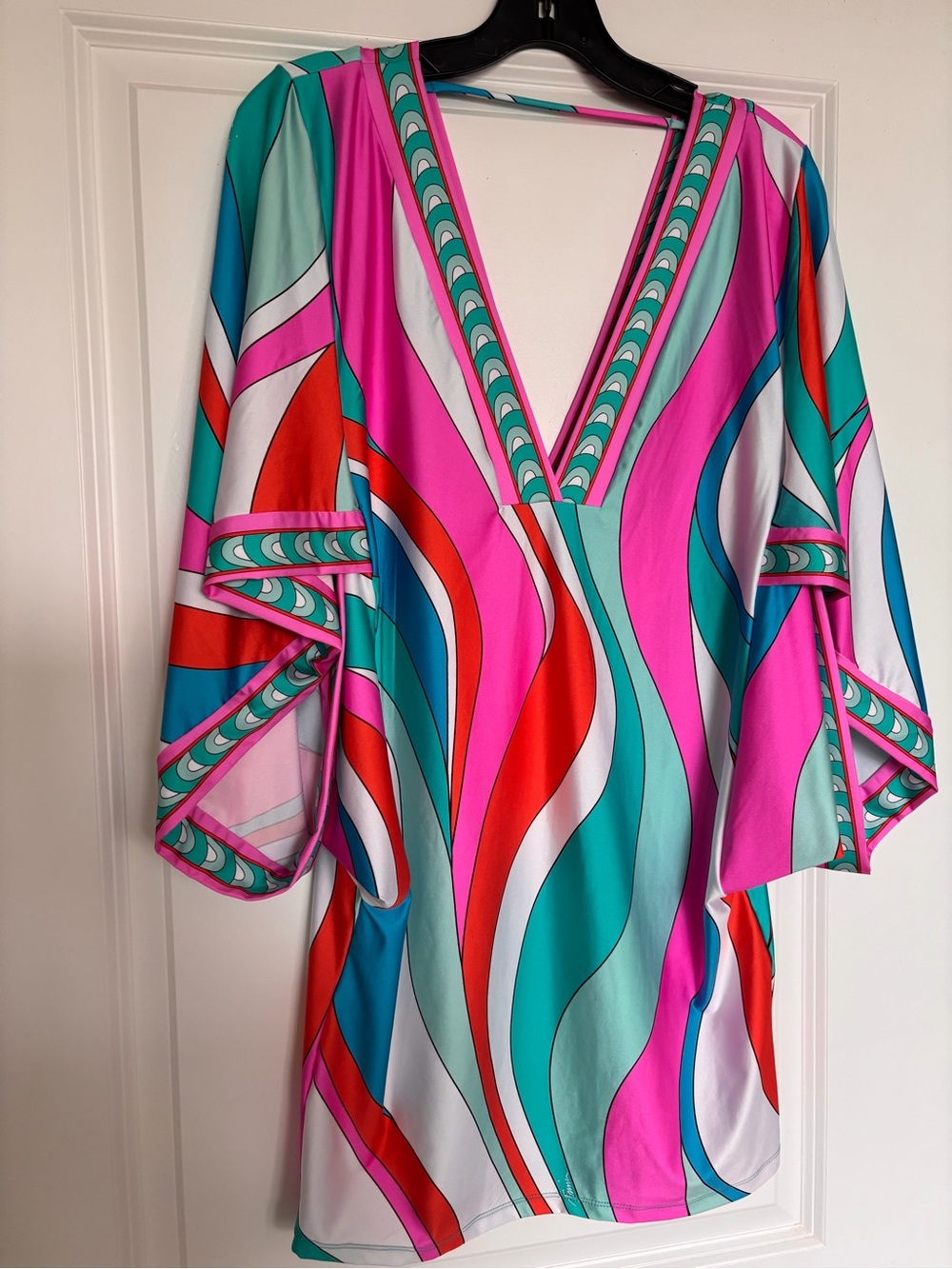 NEW Trina Turk v-neck Dress size Medium